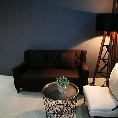 Sook Station Hostel Bangkok Bagian luar foto