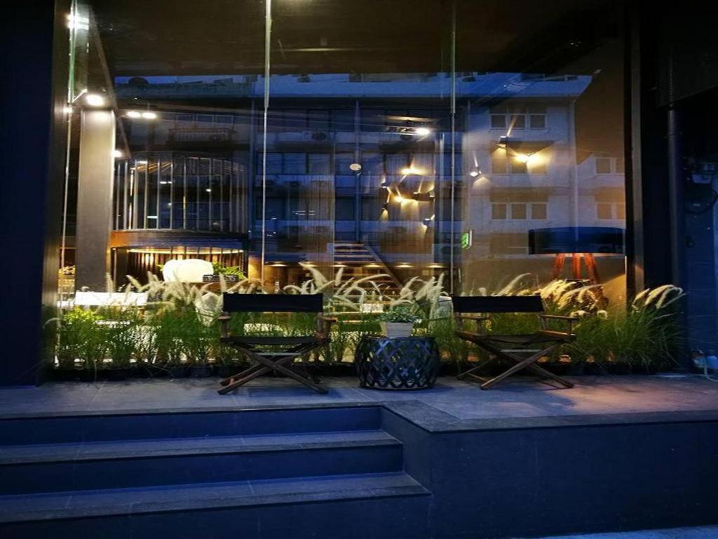 Sook Station Hostel Bangkok Bagian luar foto